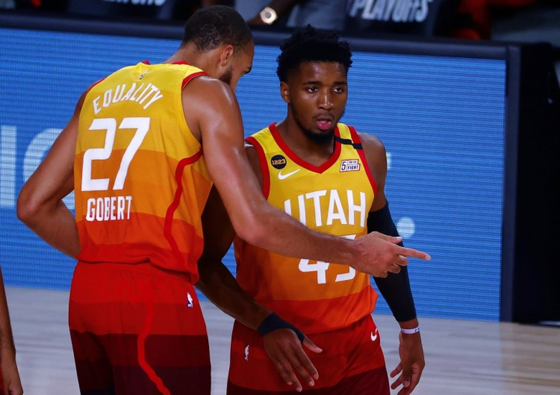 尼斯内部会议纪要流出——今晨战术微调,NBA季后赛使命明确,阵容厚度经受考验的简单介绍 尼斯内部会议纪要流出——今晨战术微调,NBA季后赛使命明确,阵容厚度经受考验的简单介绍