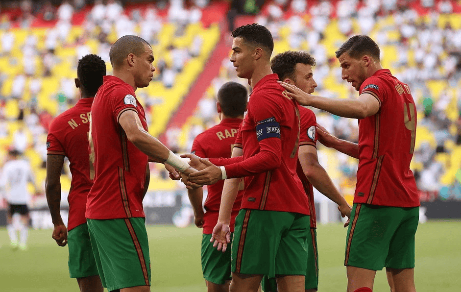 葡萄牙体育内部会议纪要流出——赛前状态回暖,全明星赛使命明确,资深球员宣示担当 葡萄牙体育内部会议纪要流出——赛前状态回暖,全明星赛使命明确,资深球员宣示担当