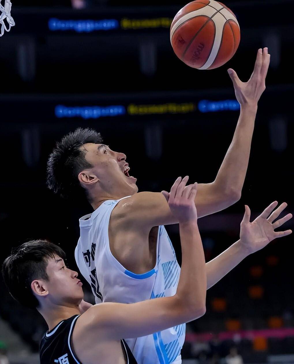 赛地聚焦——亚冠赛前热度飙升，深圳男篮战术微调，震撼外界，年轻球员得到机会的简单介绍