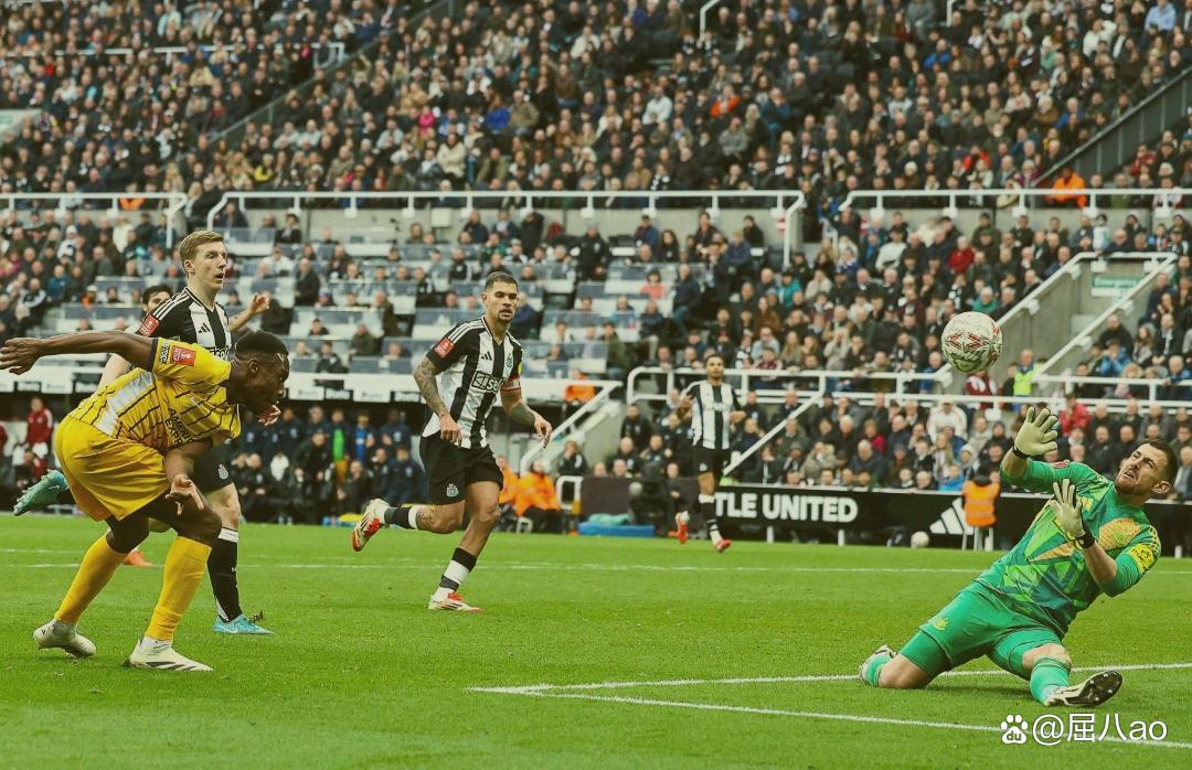 开云娱乐 -集结日体能课后，纽卡斯尔调整名单备战足总杯，气氛紧张，身体对抗强度拉满的简单介绍