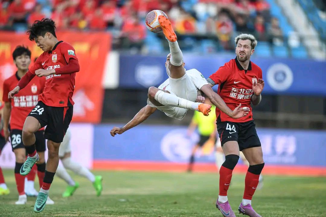 开云棋牌 -赛前曼联远射贴柱——法国杯节点到来，压力陡增，阵容厚度经受考验(曼城2024阵型)