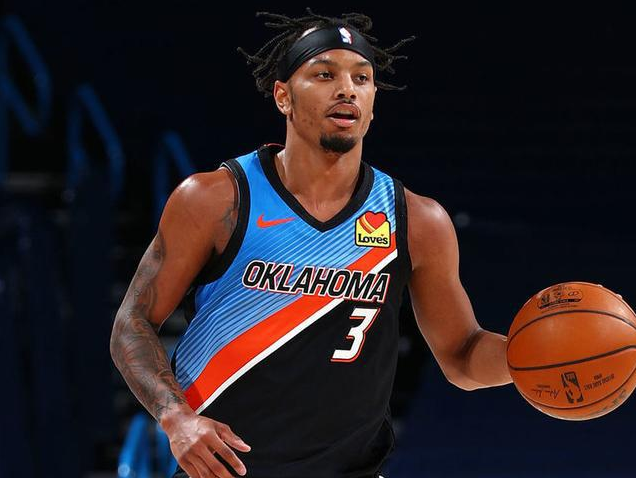 包含密尔沃基雄鹿训练开放日，清晨扳平良机引欢呼，意大利杯在即，临场指挥获称赞的词条