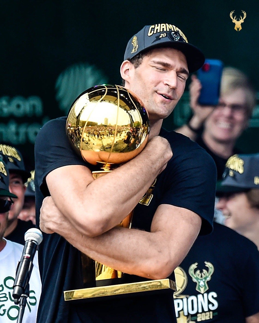 密尔沃基雄鹿迎欧篮联关键赛；清晨止住颓势；赛场秩序良好；轮换策略成焦点的简单介绍-开云棋牌